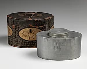 Tea caddy by Unknown Artist