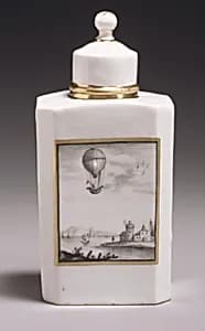 Tea caddy with cover