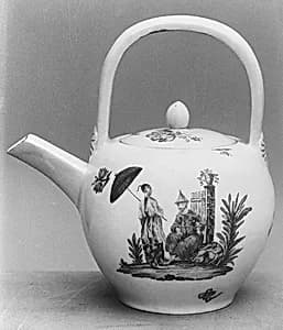 Teapot by Vienna|Claudius Innocentius Du Paquier period
