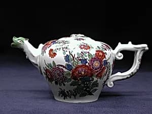 Teapot by Imperial Porcelain Manufactory 
