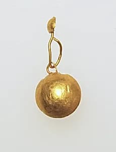 Earring with pendant and disc by Unknown Artist