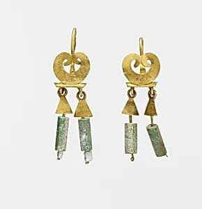 Gold and chalcedony earring by Unknown Artist