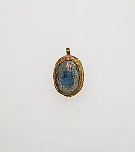 Gold and glass pendant by Unknown Artist