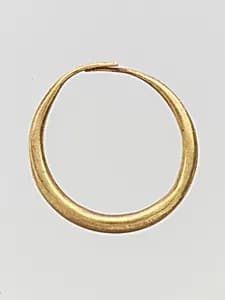 Gold annular earring by Unknown Artist