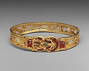 Gold armband with Herakles knot by Unknown Artist