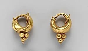 Gold boat-shaped earrings by Unknown Artist