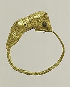 Gold earring by Unknown Artist
