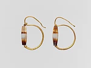 Gold earring with agate bead by Unknown Artist