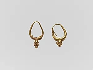 Gold earring with clustered sphere by Unknown Artist