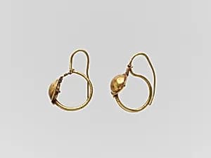 Gold earring with convex disc by Unknown Artist