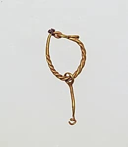 Gold earring with pendant by Unknown Artist