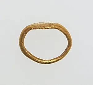 Gold ring with inscribed bezel by Unknown Artist