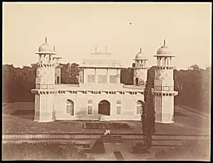 [Itmad-Ud-Daulah's Tomb, Agra] by Unknown