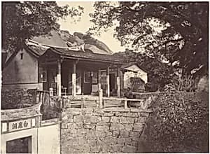 Le-Le- Cong Josshouse, Amoy by John Thomson
