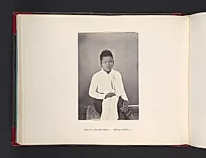 [Siamese Woman, Holiday Costume] by John Thomson