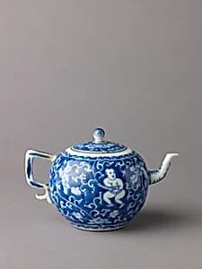 Covered wine pot or teapot by Chinese