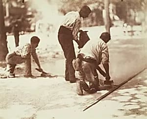 Bitumiers by Eugène Atget
