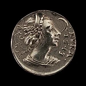 Luna [obverse] by Concz Welcz