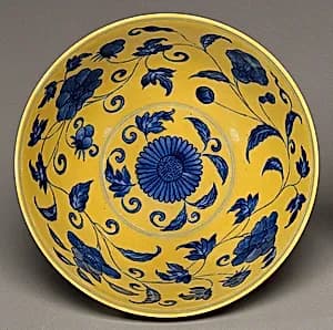 "Palace" Bowl by Chinese Qing Dynasty