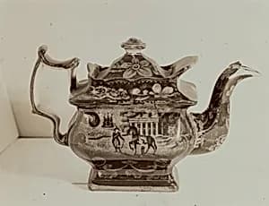 Teapot - "Mt. Vernon" by Helmut Hiatt