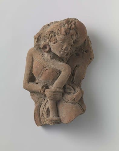 Fragment vrouwenfiguur by anonymous