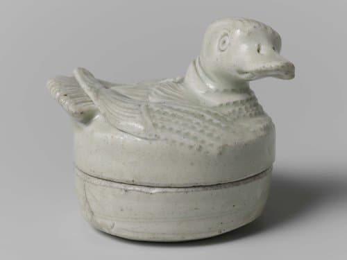 Container in the form of a bird by anonymous