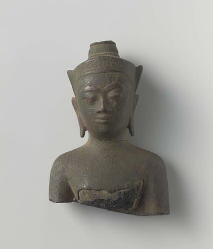 Fragment van een boeddha-beeld by anonymous