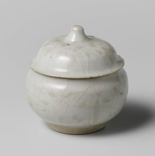 Covered jar with a bluish white glaze by anonymous