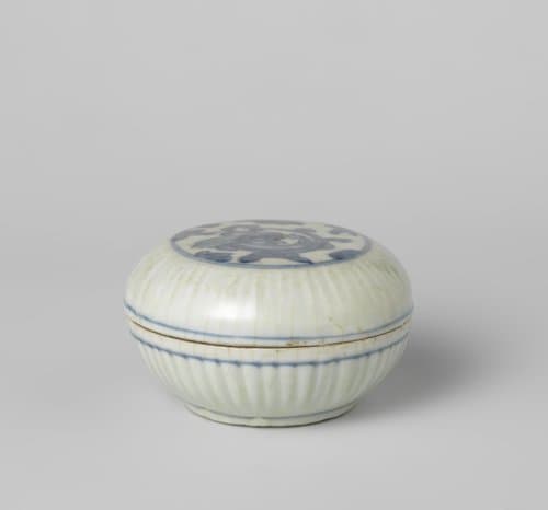 Round box with ribbed sides and a coiling dragon in a medallion on the cover by anonymous
