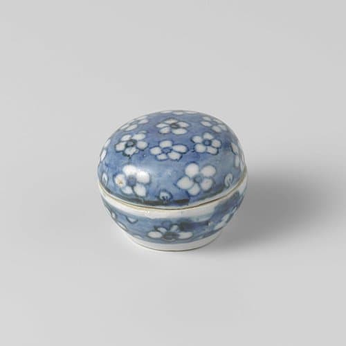 Round box with blossoms by anonymous