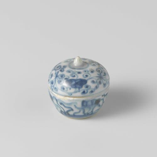 Ronde doos met bloemranken by anonymous