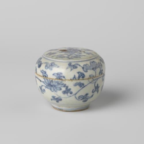 Ronde doos met lotusranken by anonymous