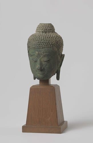 Hoofd van een boeddha by anonymous