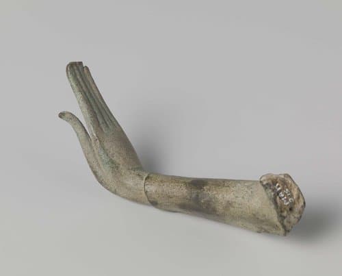 Hand en onderarm Boedha-beeld by anonymous