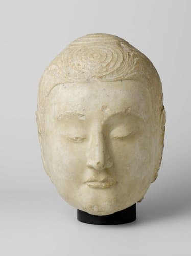 Hoofd van een boeddha by anonymous