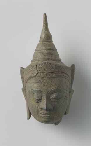 Fragment van een boeddha-beeld by anonymous