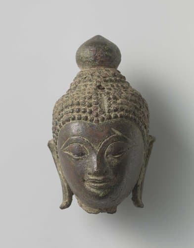 Fragment van een boeddha-beeld by anonymous