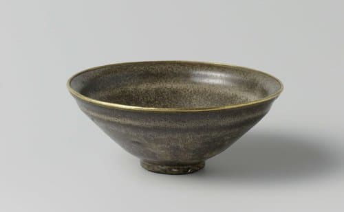 Tea bowl with a grey brown glaze by anonymous