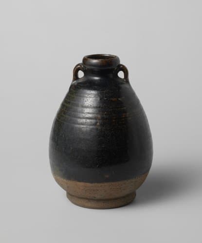 Eivormige pot met twee oren by anonymous; anonymous