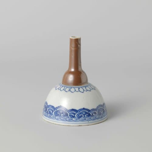 Trechter met bruin glazuur en ruyi-motief by anonymous