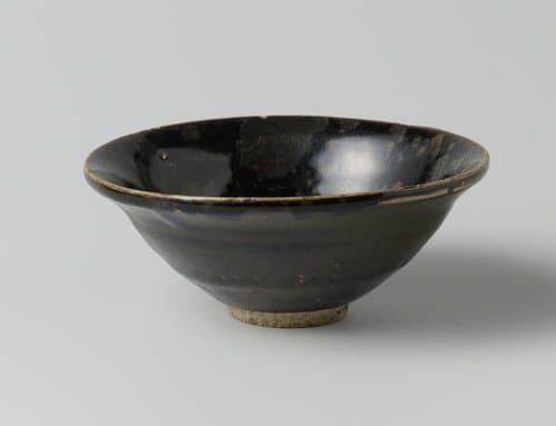 Tea bowl with a black glaze with goldenbrown spots by anonymous