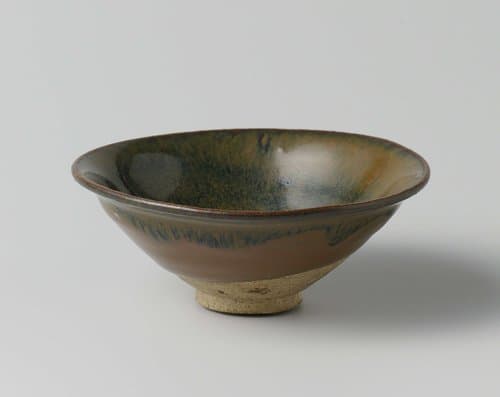 Tea bowl with a bluish brown glaze by anonymous