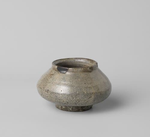 Peervormige pot met een grijs glazuur by anonymous