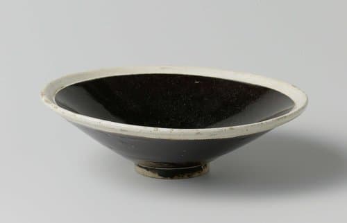 Shallow tea bowl with a brown glaze and white rim by anonymous