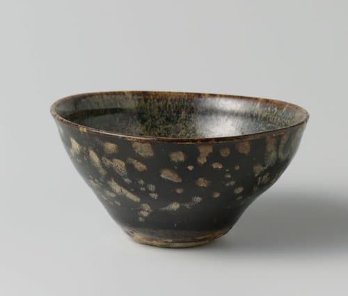 Tea bowl with 'tortoiseshell' glaze by anonymous
