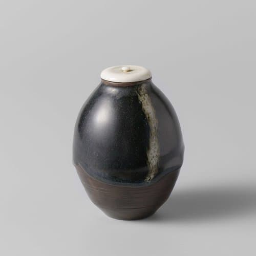 Tea caddy with a blueish black glaze by anonymous; anonymous
