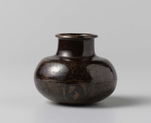 Tea caddy with a redbrown glaze by anonymous
