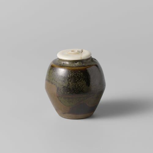 Tea caddy with a green brown glaze by anonymous; anonymous