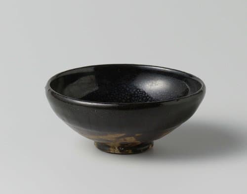 Tea bowl with a brownish black glaze by anonymous