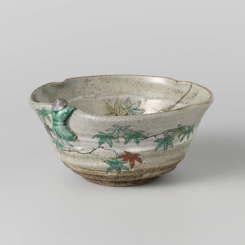 Kom met vogels, takken en een gemodelleerd figuur by anonymous; anonymous